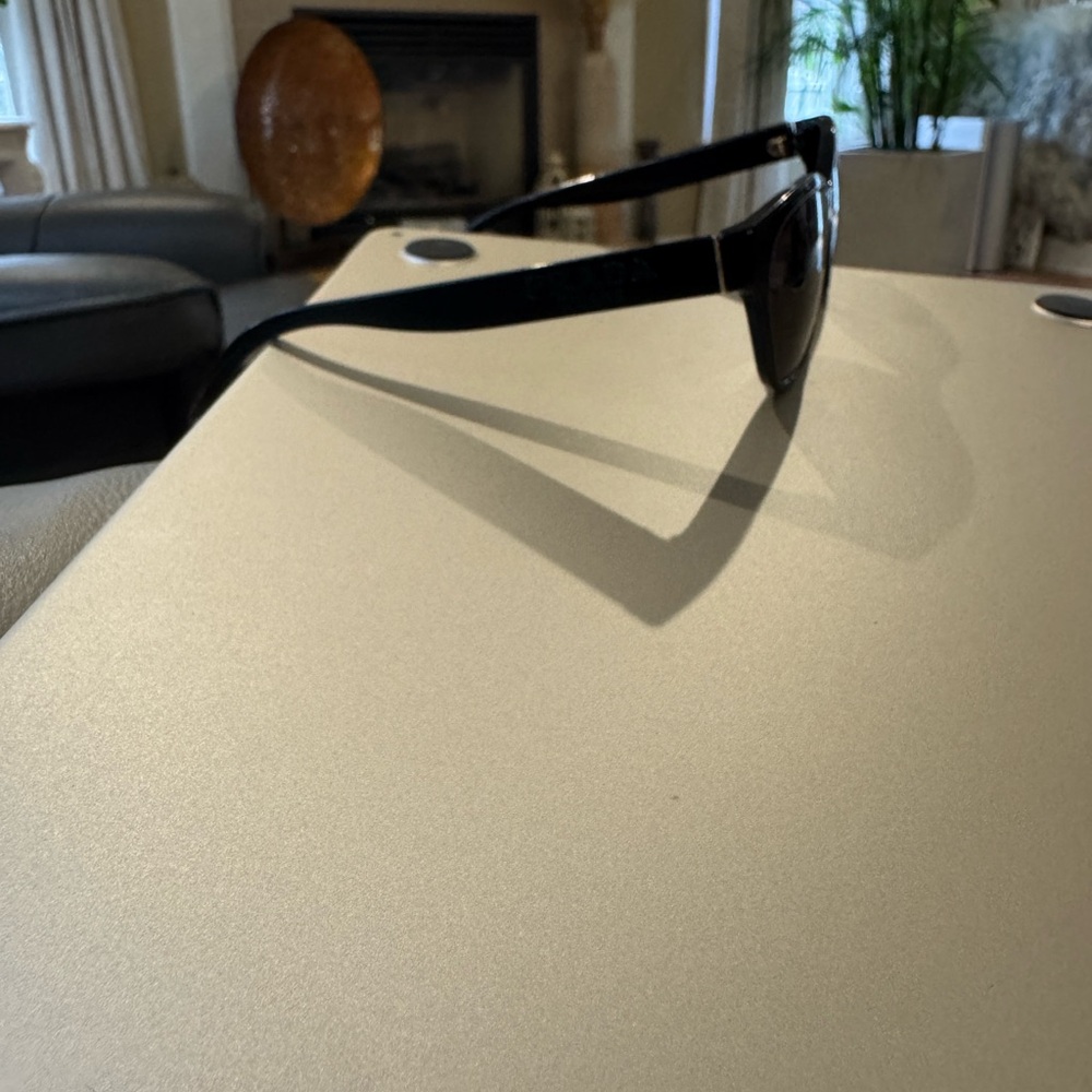 Stylish Black Sunglasses - Picture 2 of 13